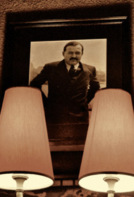 Hemingway's photo at bar